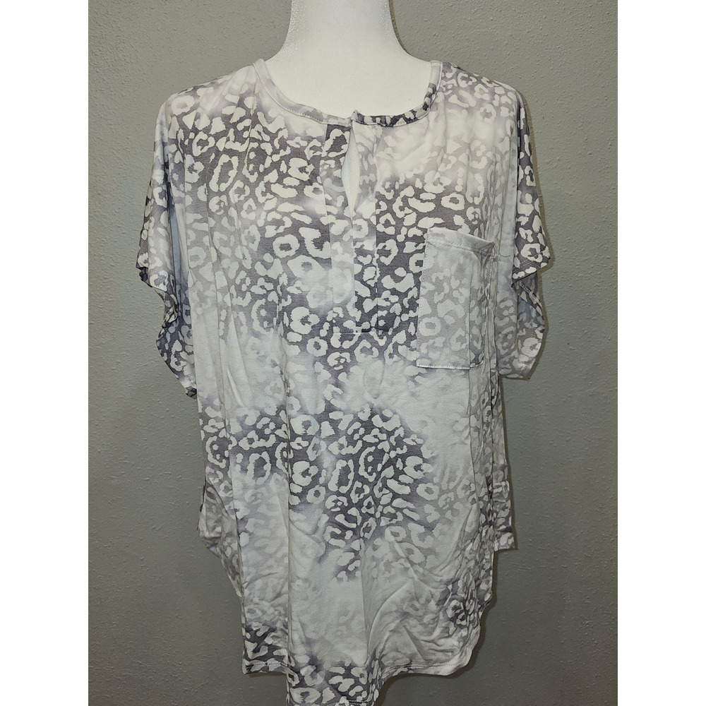 Adora Womens Grey White Leopard Print Dolman Sleeve Top Split Neck